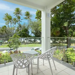https://latitude-16-port-douglas-beachfront-terrace.queenslandhotels.net