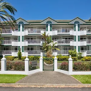 https://costa-royale-beachfront-apartments.queenslandhotels.net